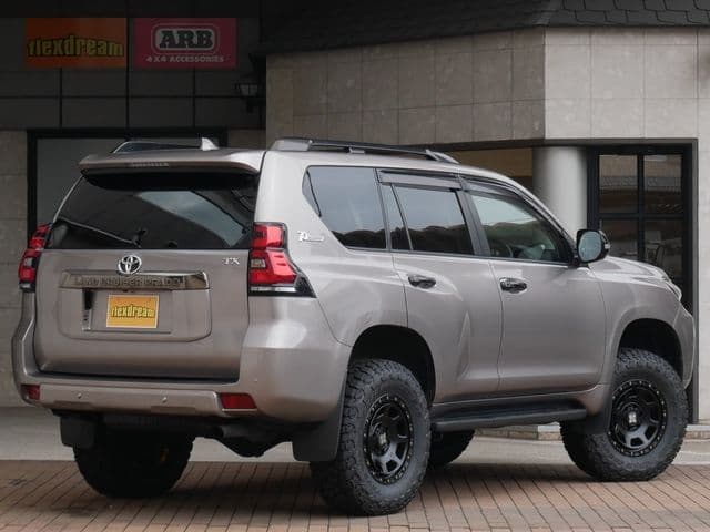 Car thumbnail 3