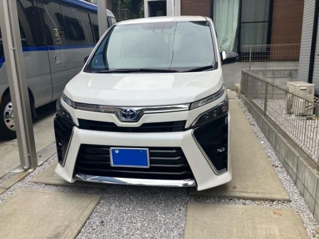 TOYOTA VOXY HYBRID