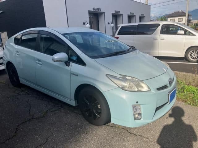 TOYOTA PRIUS