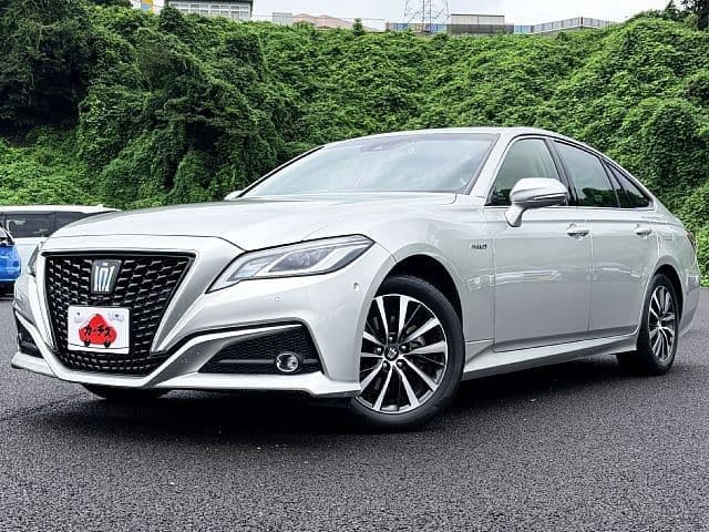 TOYOTA CROWN sedan hybrid