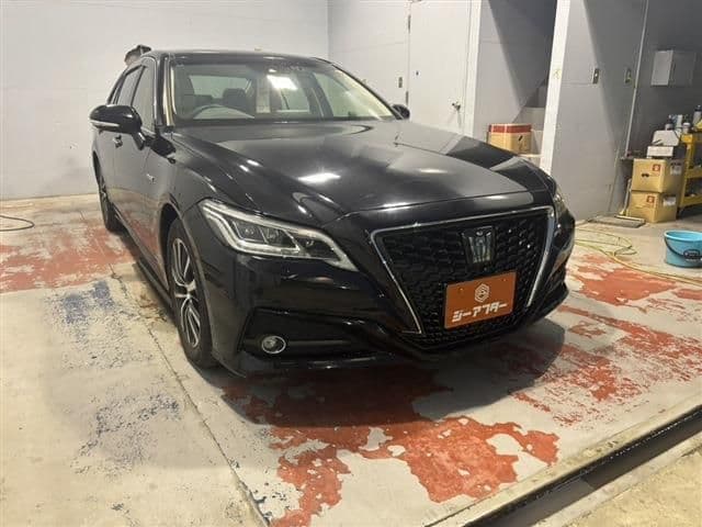 TOYOTA CROWN sedan hybrid