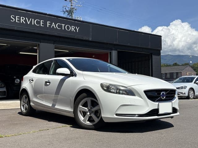 VOLVO VOLVO V40