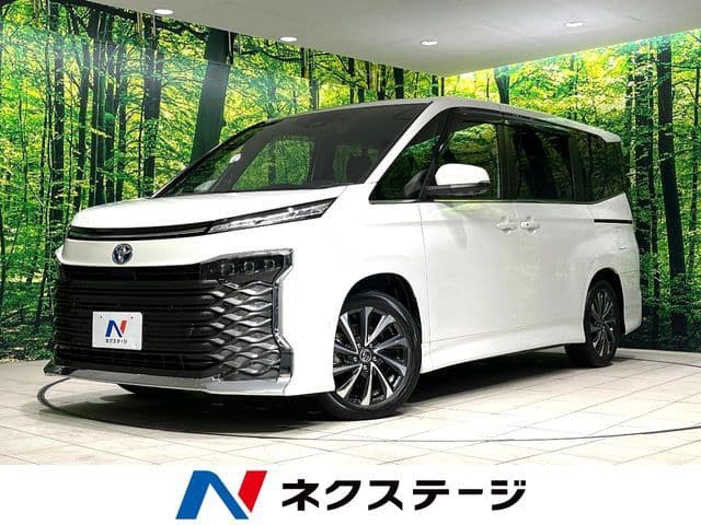 TOYOTA VOXY HYBRID