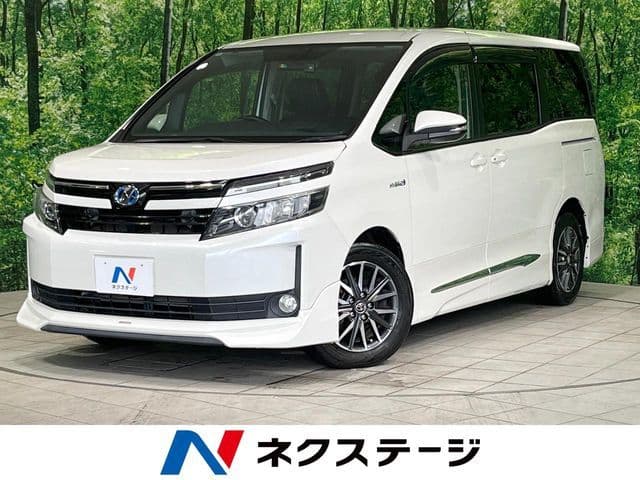 TOYOTA VOXY HYBRID