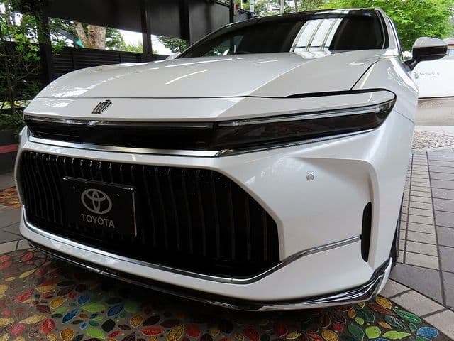 TOYOTA CROWN sedan hybrid
