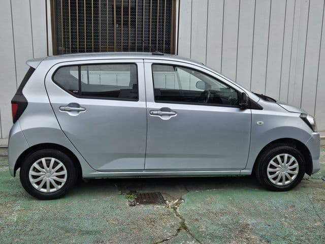 Car thumbnail 4
