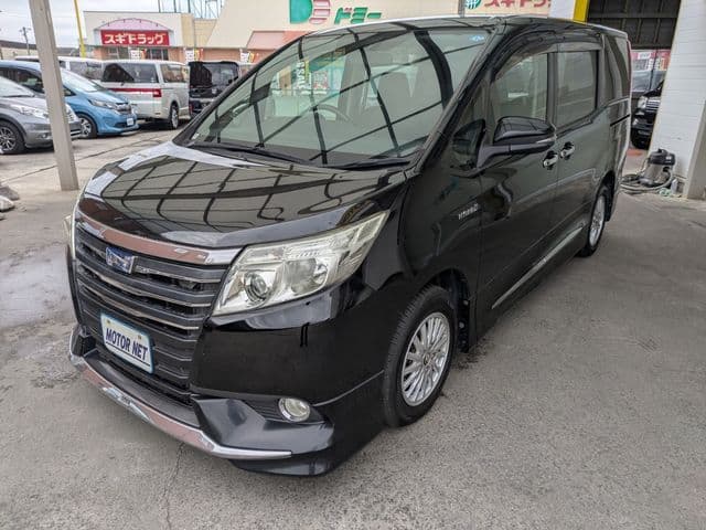 TOYOTA NOAH HYBRID
