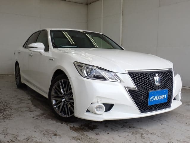 TOYOTA CROWN sedan hybrid