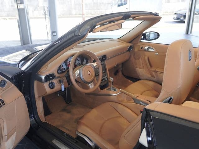 PORSCHE