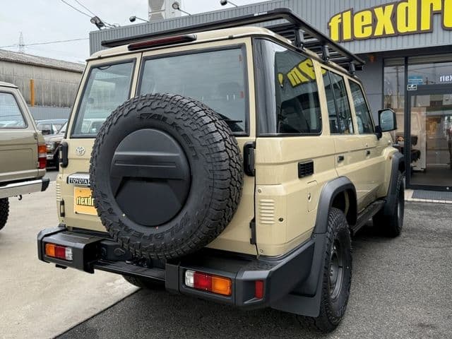 Car thumbnail 4