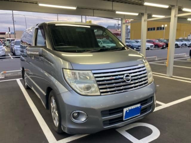 NISSAN ELGRAND  4WD