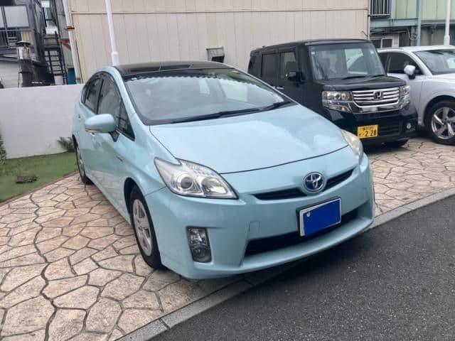 TOYOTA PRIUS