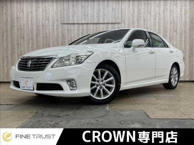 TOYOTA CROWN sedan