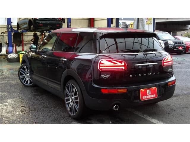 Car thumbnail 3