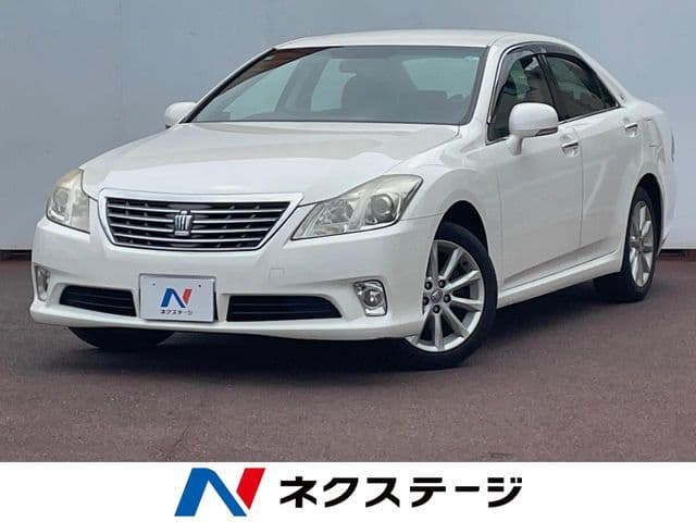 TOYOTA CROWN sedan