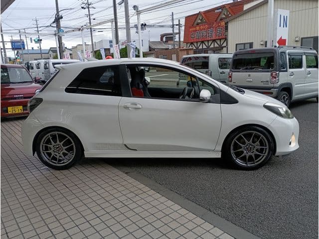 Car thumbnail 4