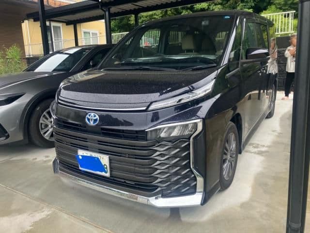 TOYOTA VOXY HYBRID