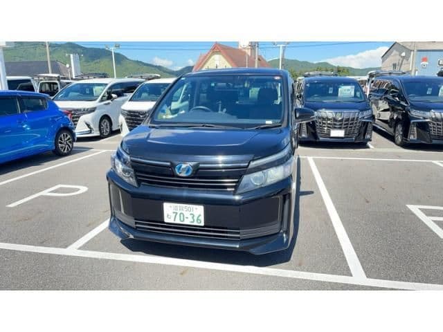TOYOTA VOXY HYBRID