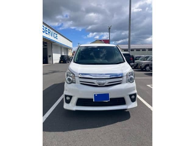 TOYOTA NOAH 4WD