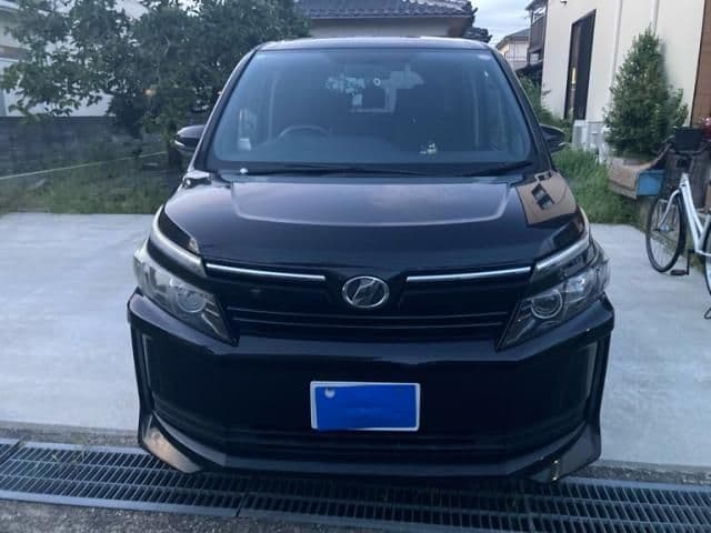 TOYOTA VOXY