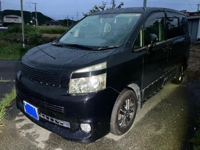 TOYOTA VOXY 4WD