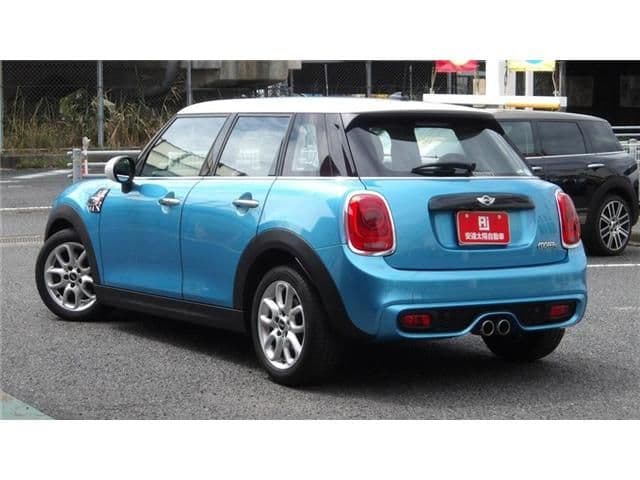 Car thumbnail 4