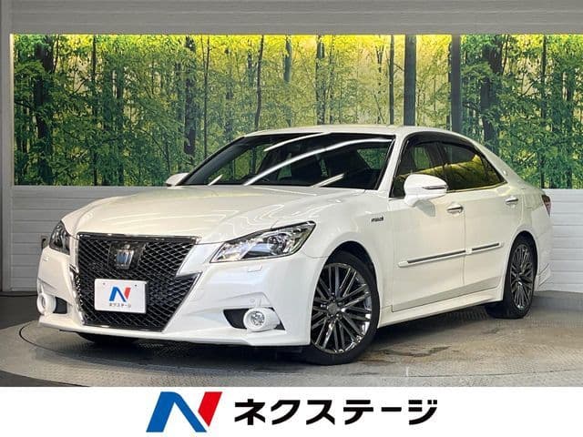 TOYOTA CROWN sedan hybrid