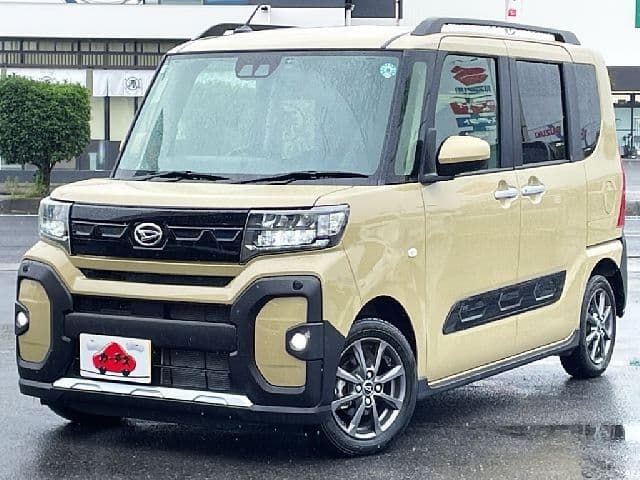 DAIHATSU TANTO FAN CROSS