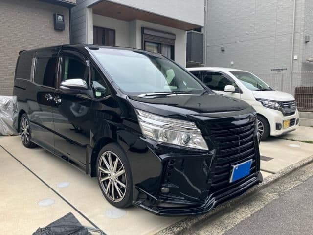 TOYOTA VOXY