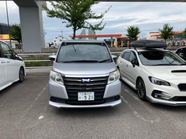TOYOTA NOAH HYBRID