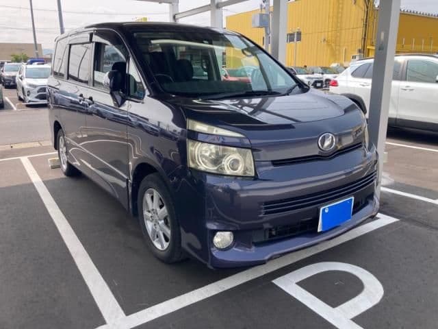 TOYOTA VOXY 4WD