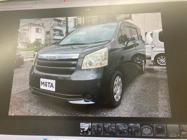 TOYOTA NOAH