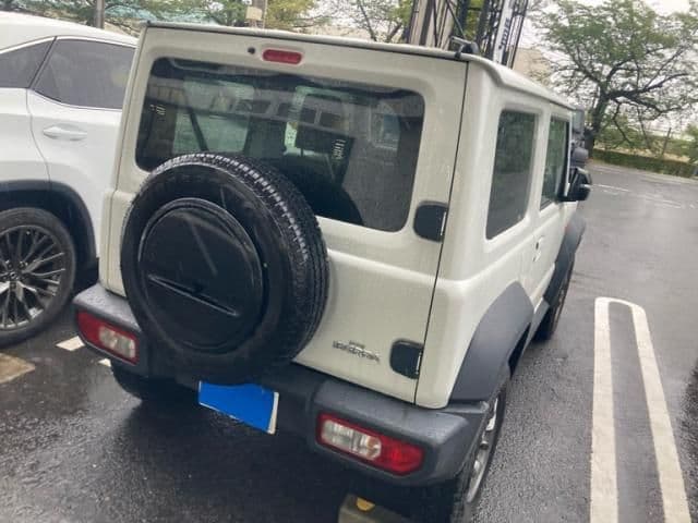 Car thumbnail 3
