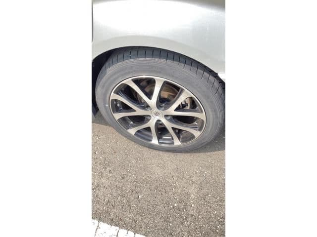 Car thumbnail 3