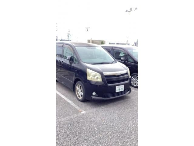 TOYOTA NOAH 4WD