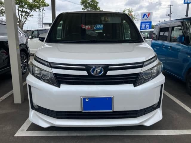 TOYOTA VOXY HYBRID