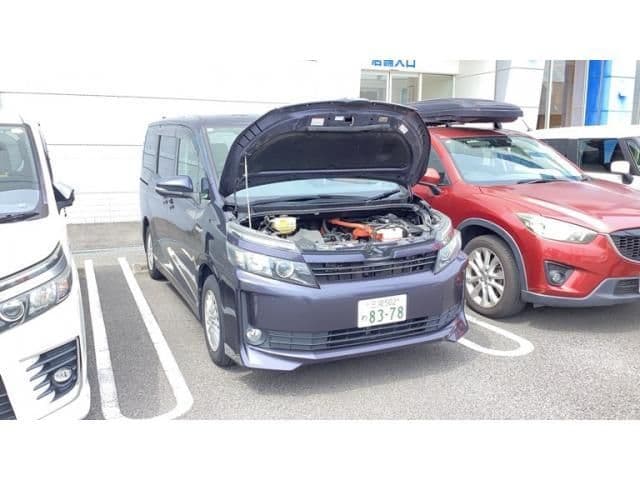 TOYOTA VOXY HYBRID
