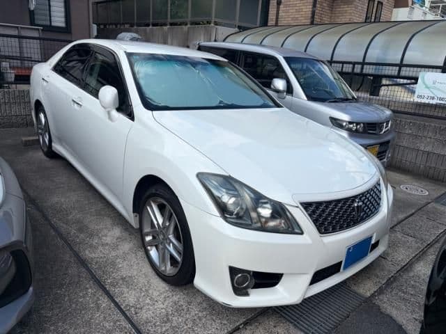 TOYOTA CROWN sedan