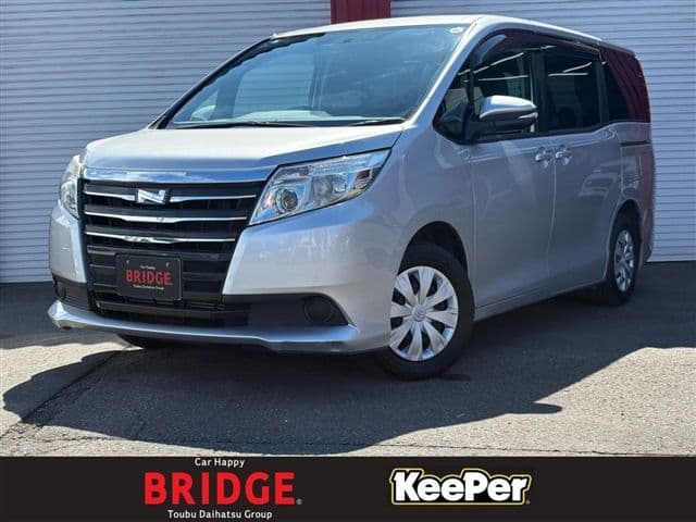 TOYOTA NOAH 4WD