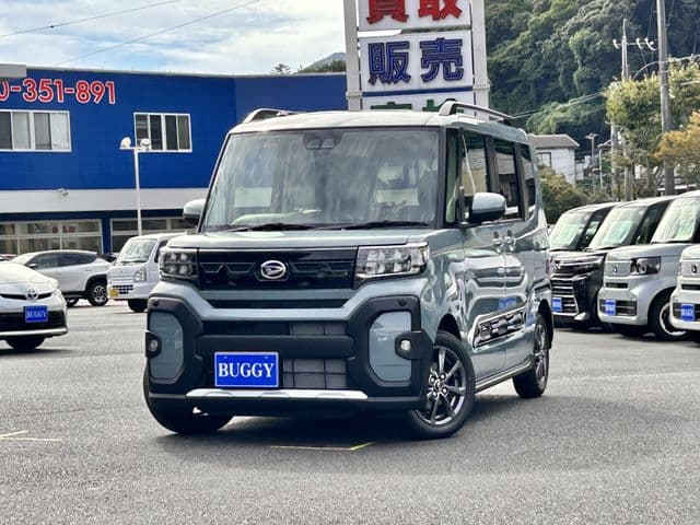 DAIHATSU TANTO FAN CROSS