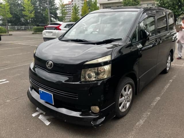 TOYOTA VOXY 4WD