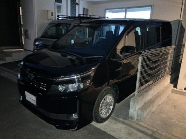 TOYOTA VOXY HYBRID