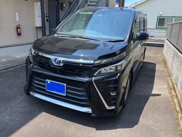 TOYOTA VOXY HYBRID
