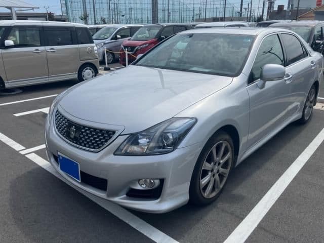 TOYOTA CROWN sedan