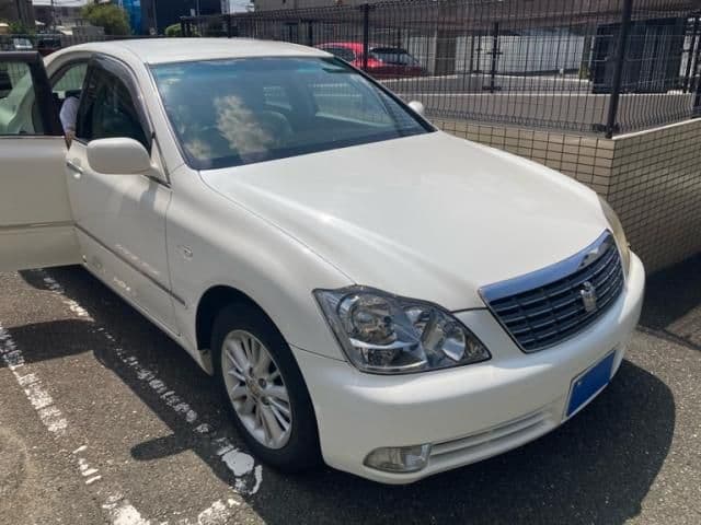 TOYOTA CROWN sedan