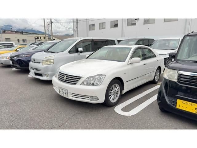 TOYOTA CROWN sedan