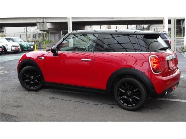 Car thumbnail 3