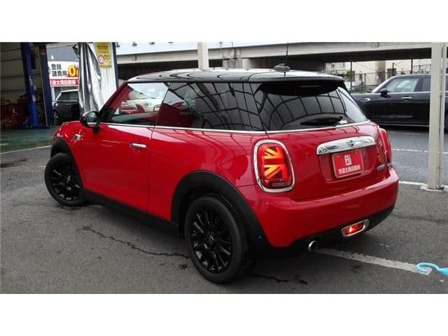 Car thumbnail 4