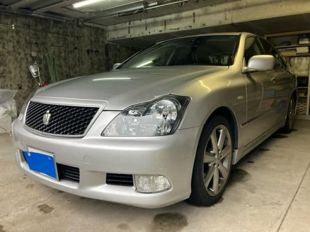 TOYOTA CROWN sedan