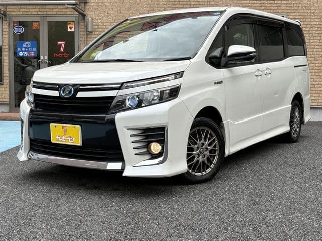 TOYOTA VOXY HYBRID